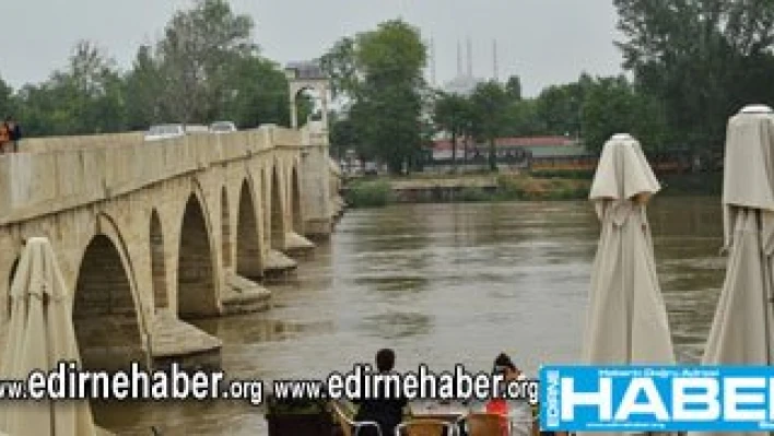 Uçurtmalar gökyüzünü şenlendirdi