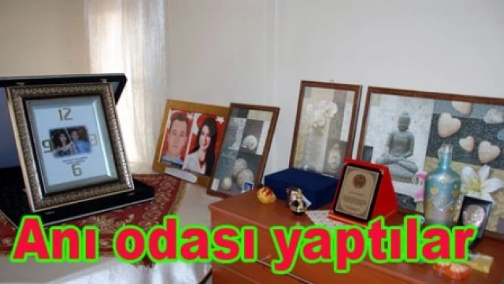 Şehit oğlu ve gelini için anı odası oluşturdu