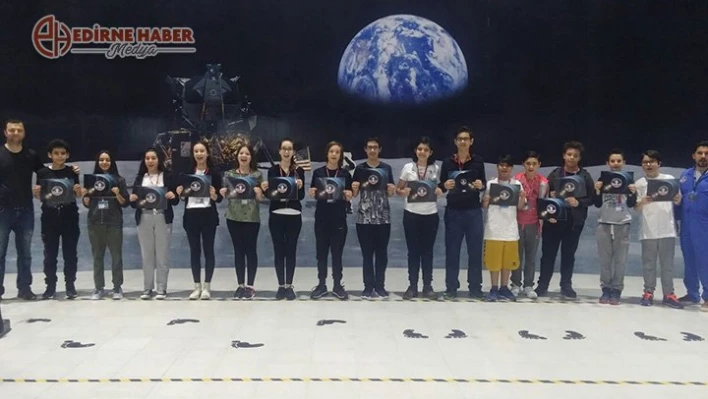 Öğrenciler Nasa Uzay Kampında