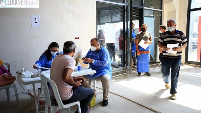 Pazarcı esnafı da aşılanıyor
