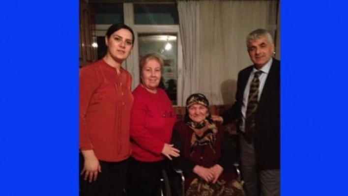 Engelli vatandaşa tekerlekli sandalye