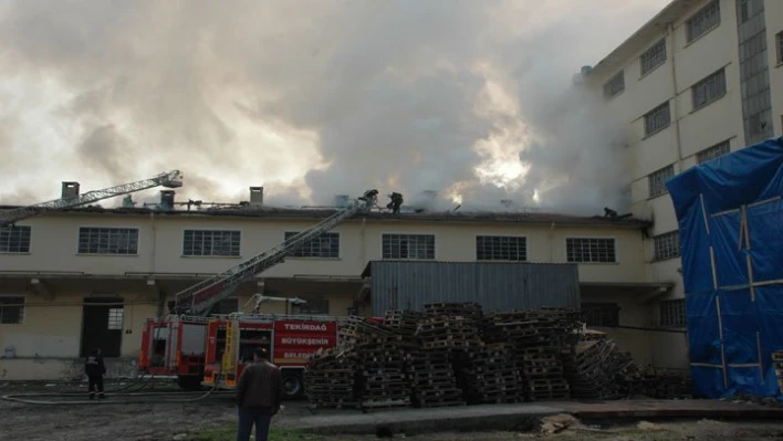 Kumaş fabrikasında yangın