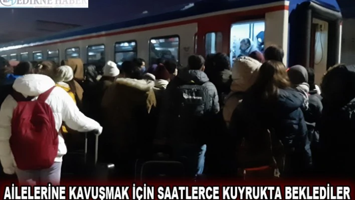 Ailelerine kavuşmak için saatlerce kuyrukta beklediler