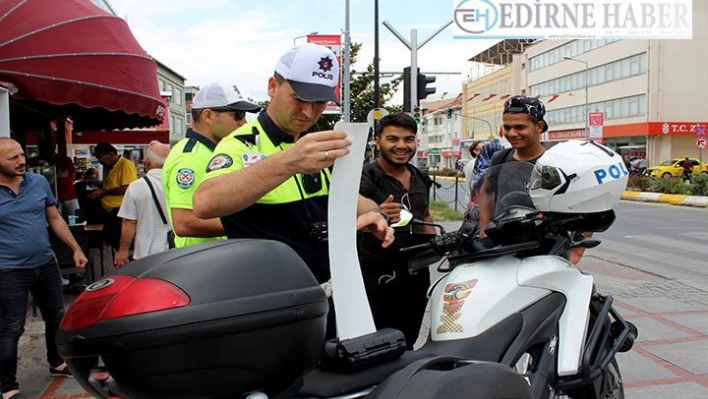 Kırmızı ışıkta geçen yayalara 108 lira para cezası kesildi