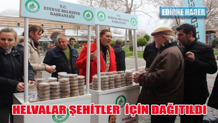 Şehitler için helva dağıtıldı