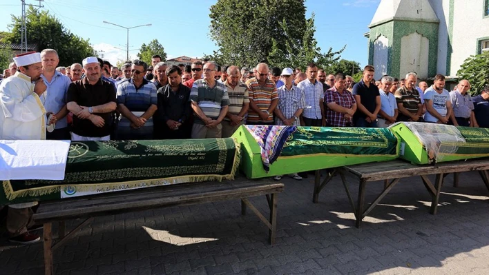 Gözyaşlarıyla uğurlandılar