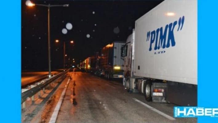  Tır kuyrukları bitmek bilmiyor