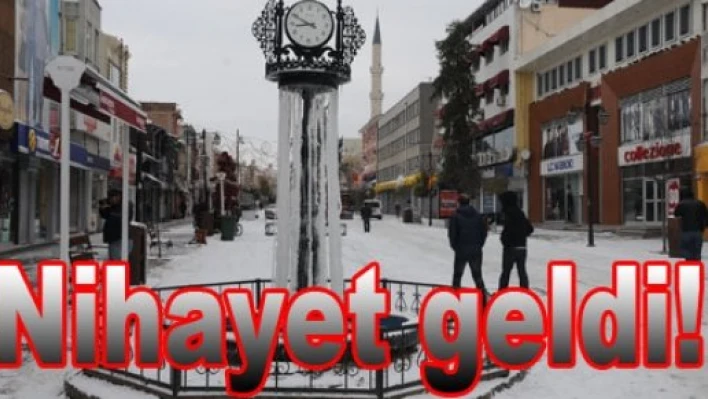 Her yerde kar var