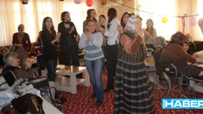  Yılbaşını erken kutladılar