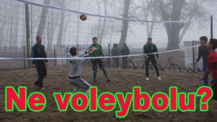 Zemheri’de plaj voleybolu