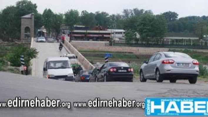 Vatandaş bedava gazete okuyor