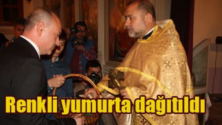 Paskalya kutlamasında renkli yumurta