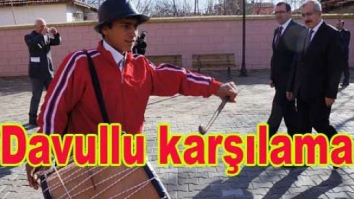 Davullu-zurnalı karşılama