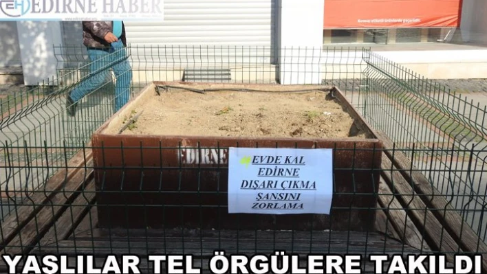 Yaşlılar tel örgüye takıldı