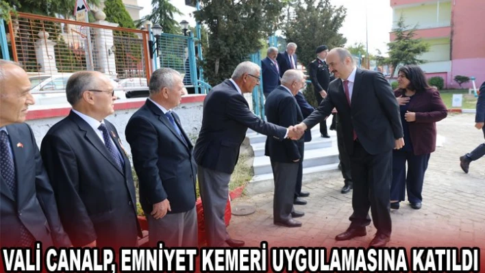 Emniyet kemeri uygulamasına katılan Vali Canalp, Kapıkule'den giriş yapan turistleri İngilizce uyardı