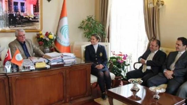 Genç girişimcileri kabul etti