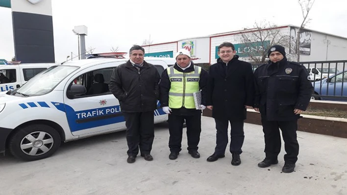 Polisleri ziyaret etti