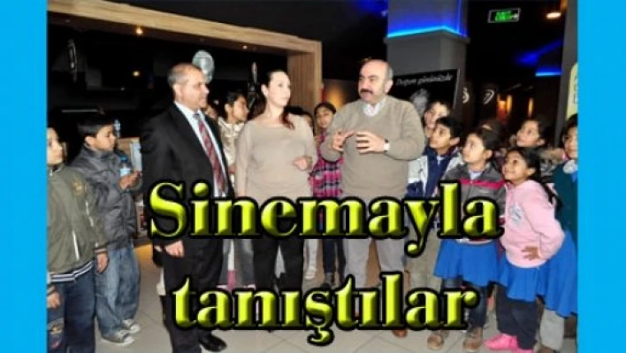  Öğrencilerin sinema keyfi