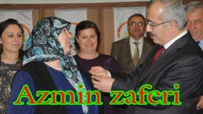 Hakkını söke söke aldı