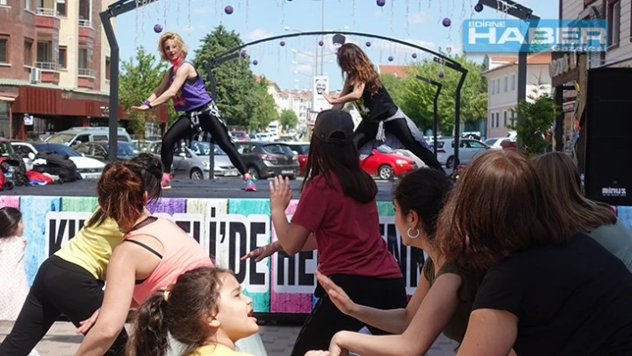 Anneler zumba dansı yaptı