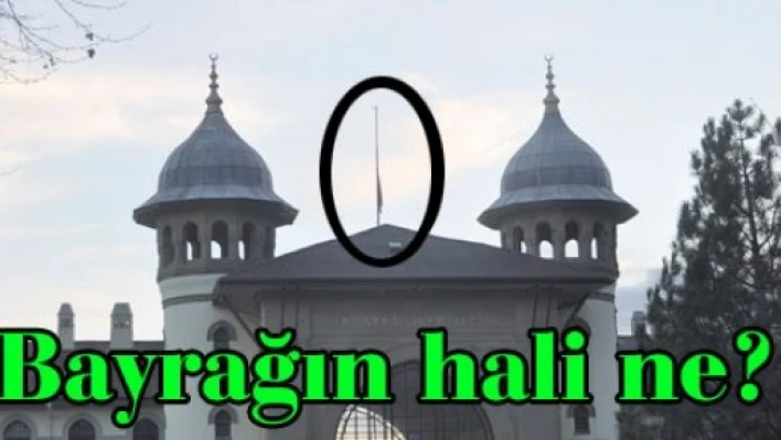  Yırtık Türk Bayrağı tepki çekiyor