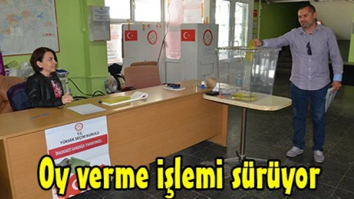 Oy verme işlemi sürüyor