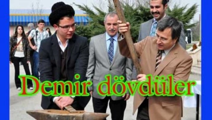 Demir dövdüler, ateş üzerinde atladılar