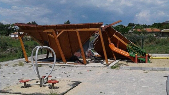 Oyun parkına zarar verildi