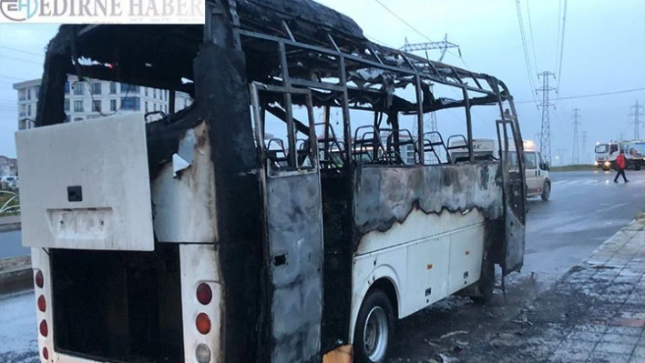 Servis minibüsü kullanılamaz hale geldi