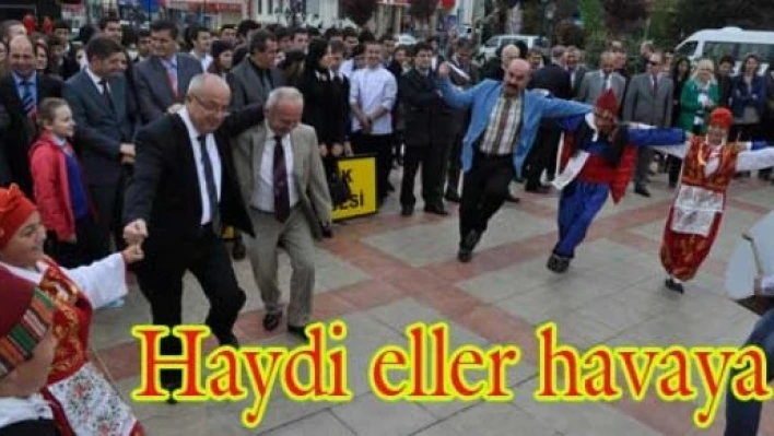 Turizm Haftasında hora oynadılar