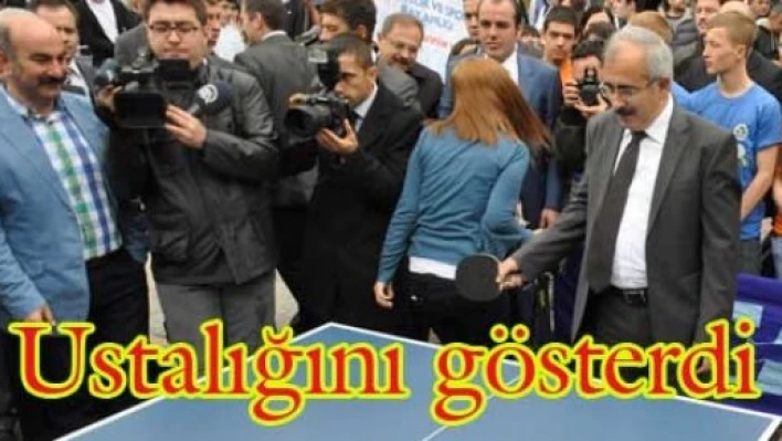 Vali Duruer raket salladı