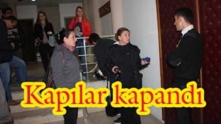 Basın dışarı!