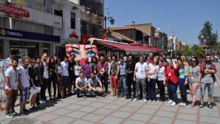 “Sanata ve sanatçıya destek oluyoruz”