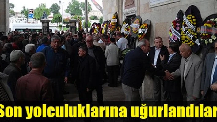 Eski cami bahçesinde gözyaşı