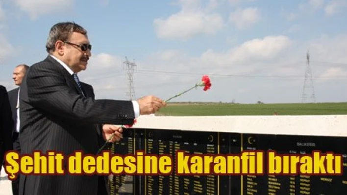 Dedesinin mezarını ziyaret etti