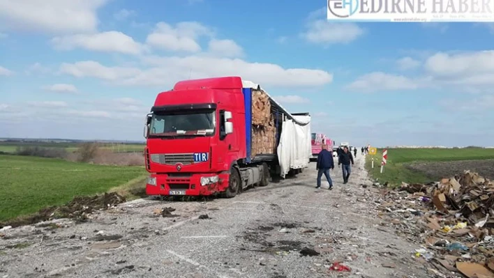 Kırklareli'nde tırın devrilmesi nedeniyle kapanan Pehlivanköy yolu ulaşıma açıldı