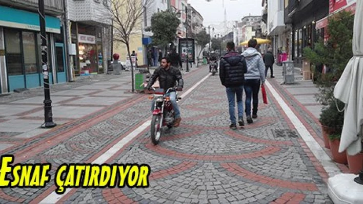 Esnaf çatırdıyor