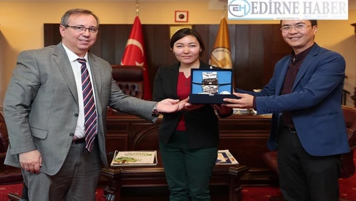 Kırgız akademisyenler TÜ'yü ziyaret etti