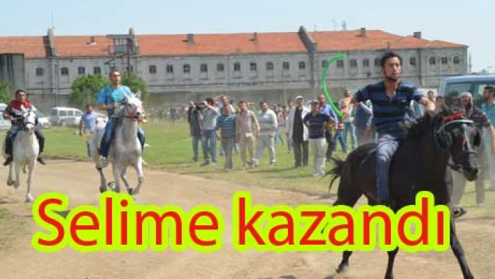 Selime kazandı