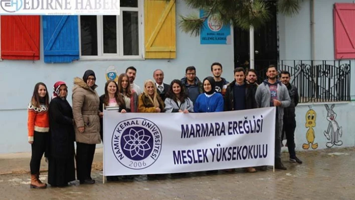 Üniversiteliler, ihtiyaç sahibi öğrencilerin yüzünü güldürüyor