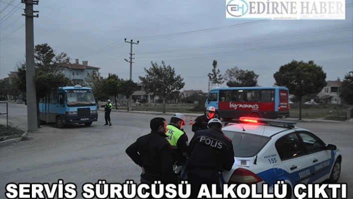 Öğrencileri okula polis bıraktı