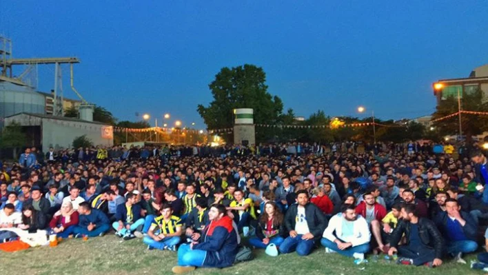 Şampiyonluk coşkusu sokaklara taştı