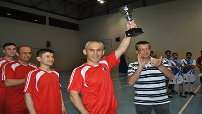 Kaymakamlık kupası sahibini buldu