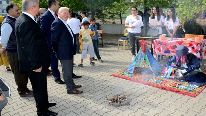 Öğrencilerin eserleri sergilendi