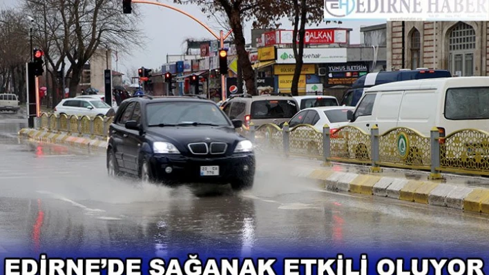 Edirne'de sağanak nedeniyle cadde ve sokaklarda su birikintileri oluştu