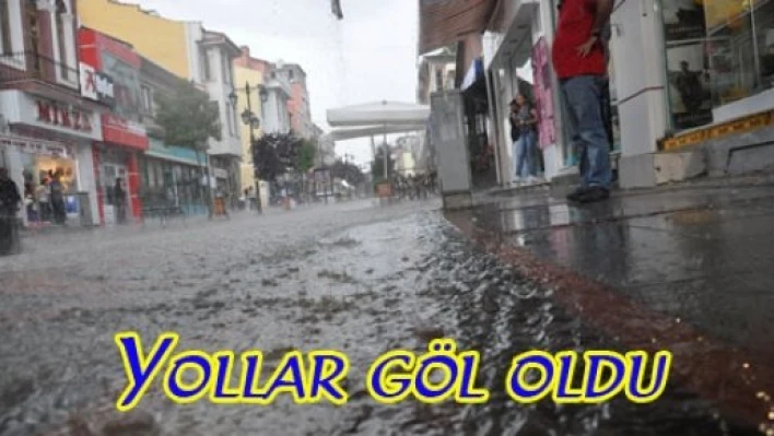 Yollar göl oldu