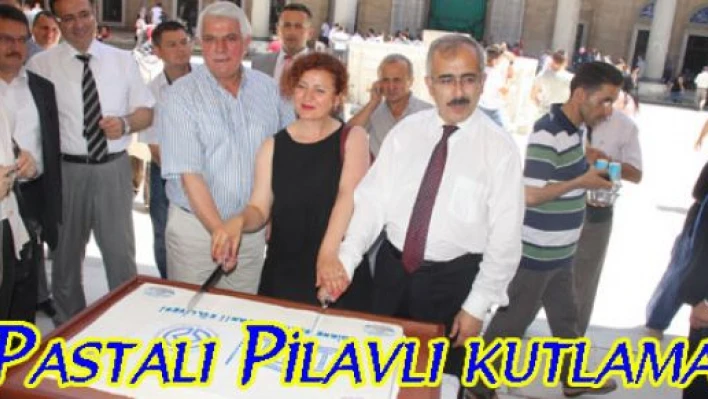  Pasta kesildi, Pilav dağıtıldı