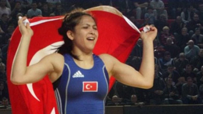 Altın Madalyalı sporcuya kutlama