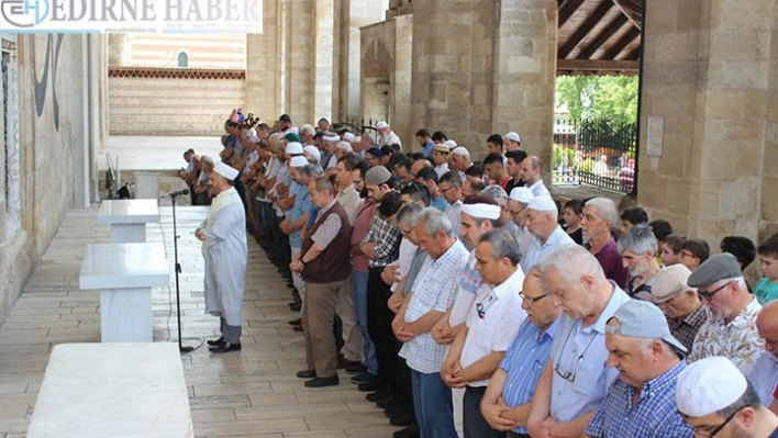 Mursi için gıyabi cenaze namazı kılındı
