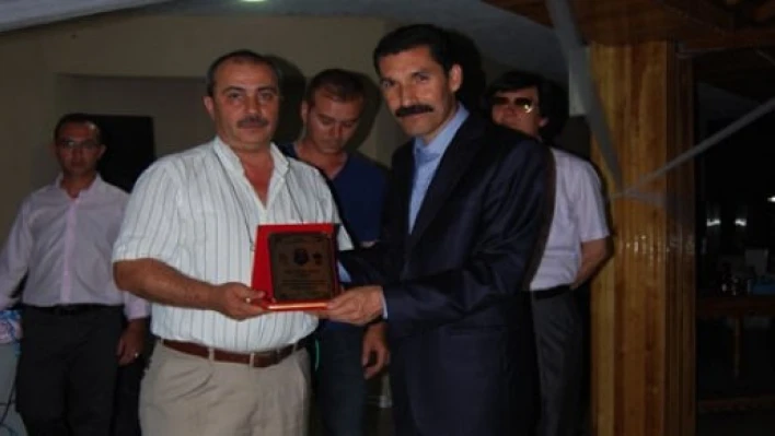  Cezaevi müdürüne veda yemeği